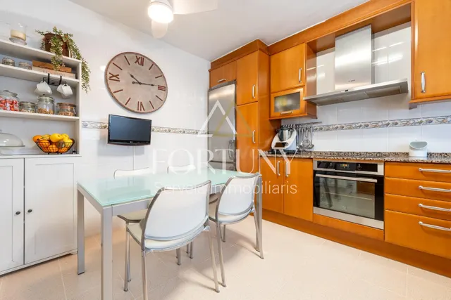Casa adosada en venta en Passatge de Montbrió del Camp, Reus. — 5