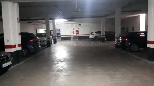 Amplia Plaza de Garaje  y trastero en Valencia, Paseo Alameda por solo €130 al mes — 3