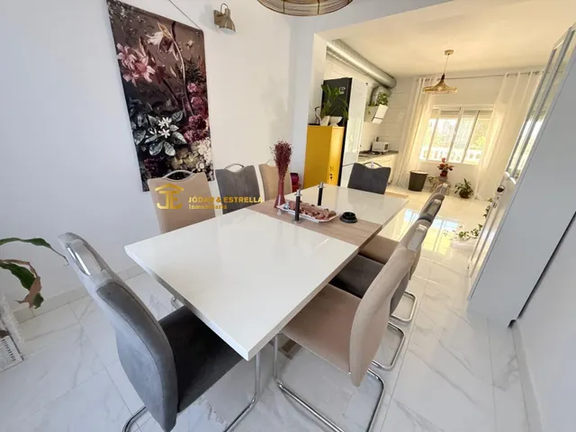 MARAVILLOSO CHALET DE 4 DORMITORIOS EN TORRECILLA — 11