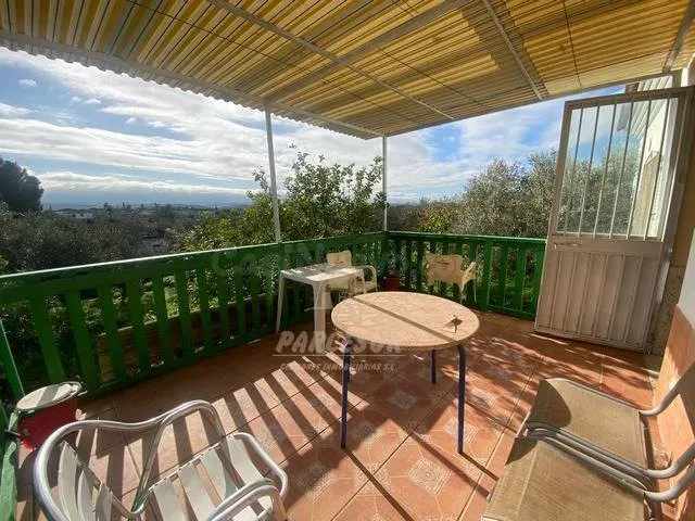 CAMPIÑUELA - Parcela de terreno de unos 800 m2 con casa de u