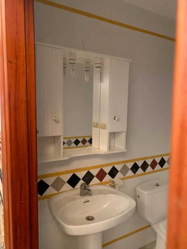 Gran casa con garajes y local comercial — 11