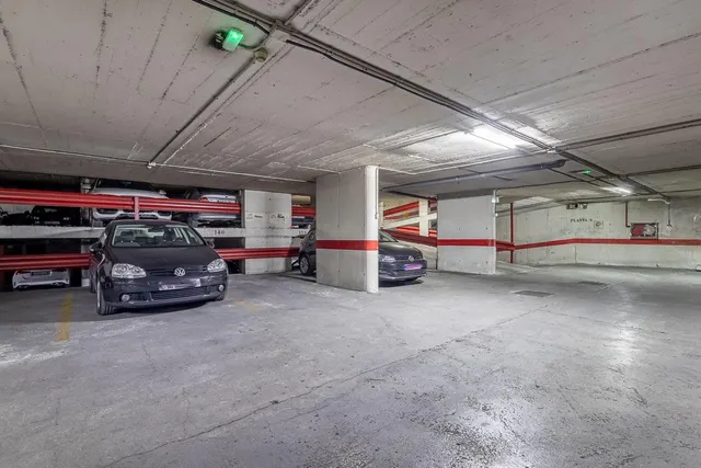 Magnífico piso con plaza de garaje junto a Catedral. — 28