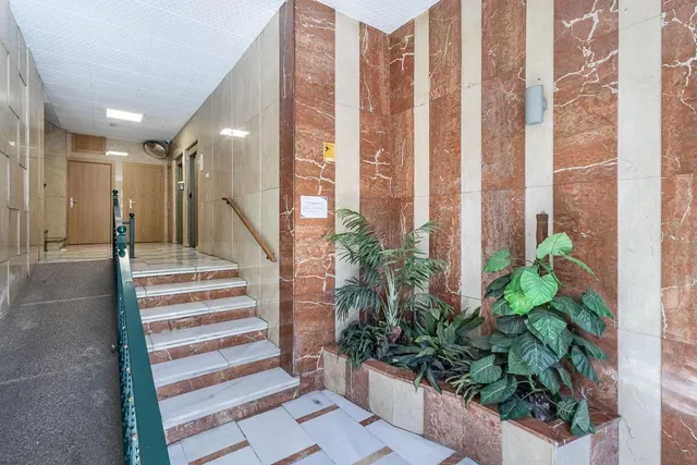 Piso señorial de 182 m2 en Avenida Madrid: amplitud, luz y posibilidades infinitas con garaje opcional. — 40