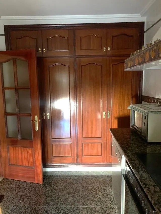 Gran casa con garajes y local comercial — 6