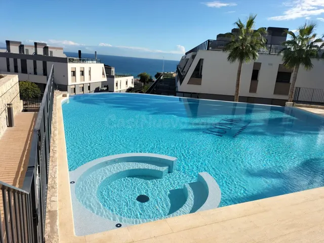 Vivienda AMUEBLADA ,,con gran terraza de 40 metros — 36