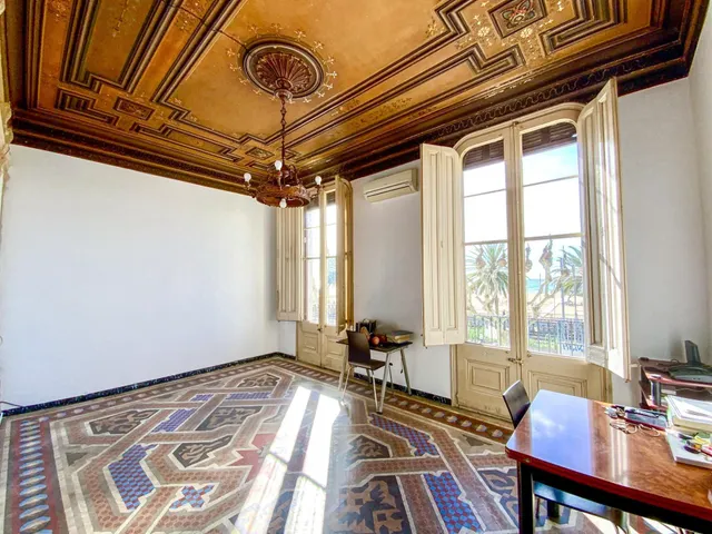 Primera línea de mar en el centro de El Masnou · Piso de épo - foto 4