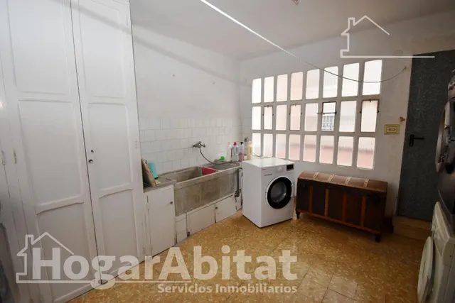 CASA SEMIREFORMADA CON GARAJE Y DOS TERRAZAS, EN EL CENTRO — 16
