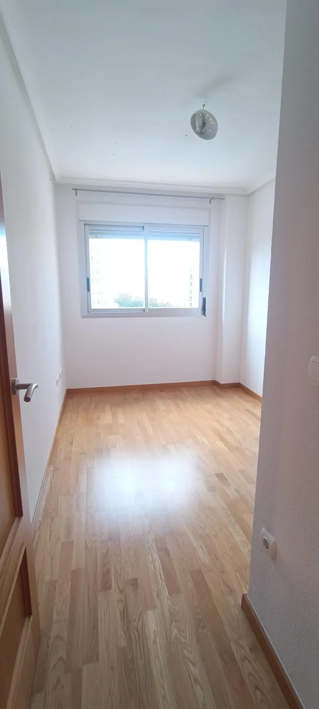 Oportunidad con TERRAZA en Juan Carlos I — 30