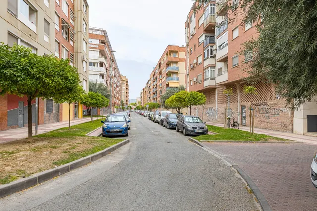 Piso de 3 dormitorios con garaje incluido en el Infante, Murcia — 2