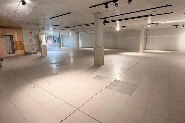 SE ALQUILA LOCAL COMERCIAL — 2
