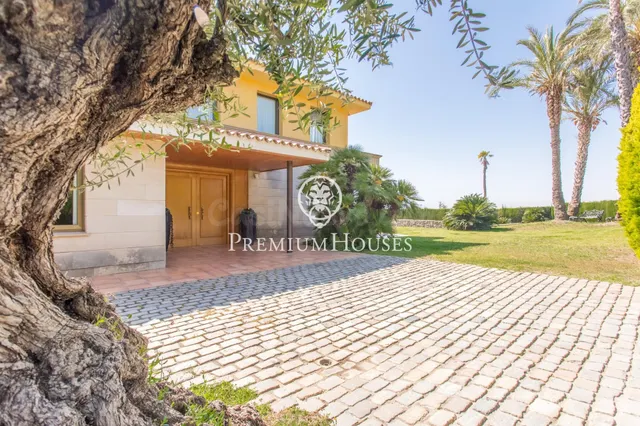 Casa en venta en la exclusiva urbanización 'Can Teixidó' con - foto 5