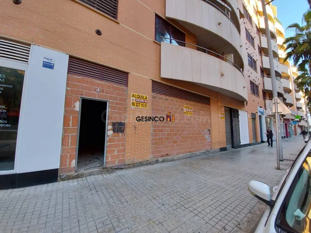LOCAL DIÁFANO JUNTO A RENFE — 2