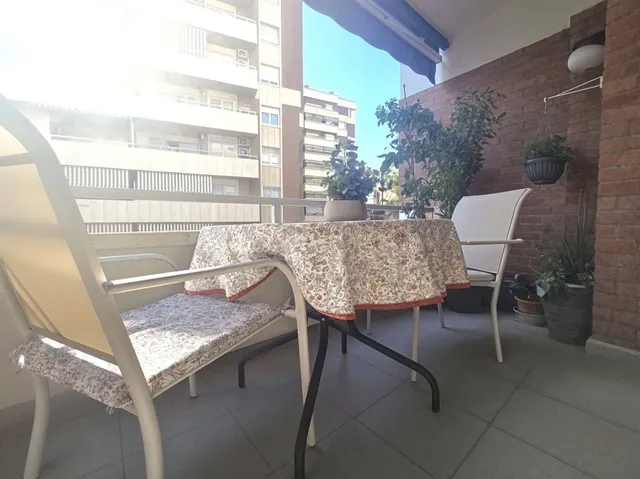 Amplio y Confortable Piso de 4 habitaciones en Barri del Poe - foto 4