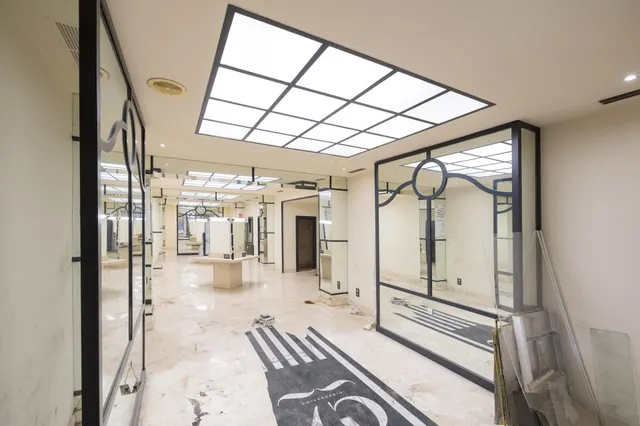 LOCAL COMERCIAL de 210 EN GRANADA. — 24