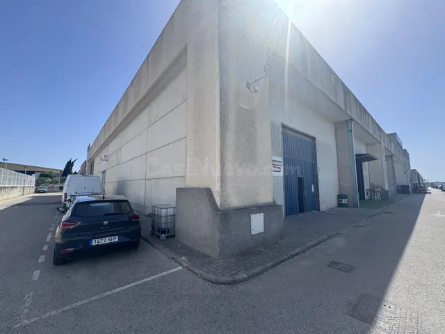 Nave industrial en esquina en Polígono Ronda Oeste - foto 3