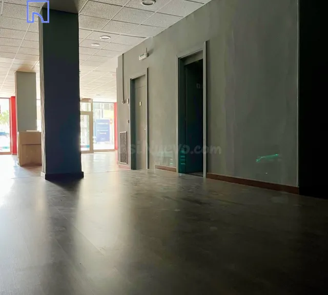 Local de 154 m2 listo para empezar actividad: 950€ / mes - foto 3