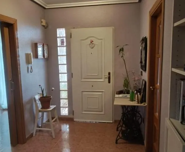 Chalet urbano con piscina privada, vistas al mar y amplias zonas deportivas — 27