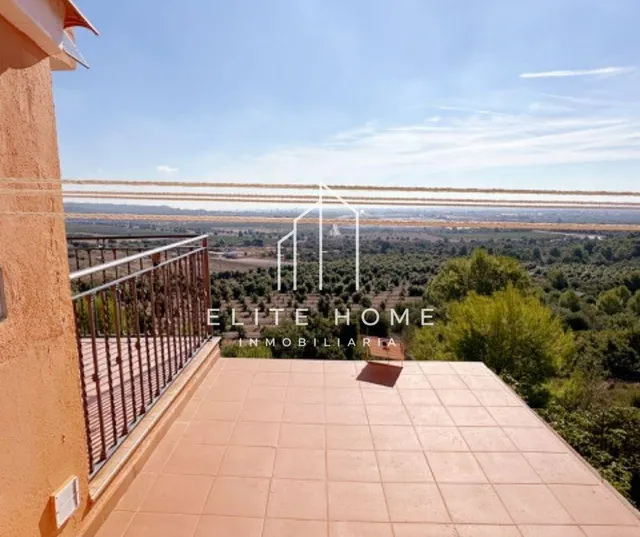 Una villa para disfrutar en familia en exclusiva urbanización y con el mediterráneo como horizonte — 25