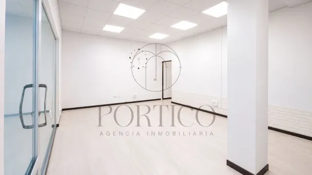 ¡Impecable y listo para entrar! Local comercial céntrico en  - foto 5