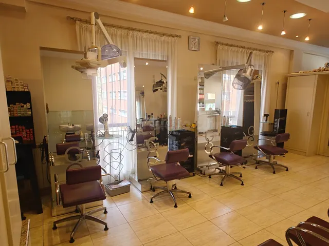 SE VENDE PELUQUERIA CON TIENDA Y MAQUINARIA EN ANDOAIN — 5