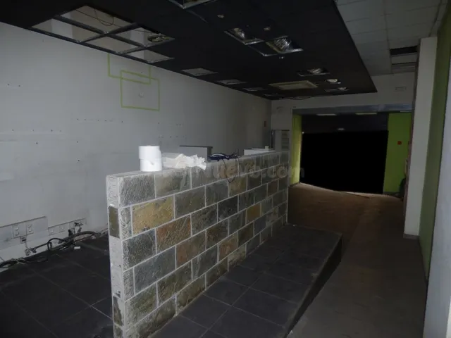 LOCAL COMERCIAL IDEAL PARA RESTAURACIÓN EN ALQUILER EN LA ZO - foto 3