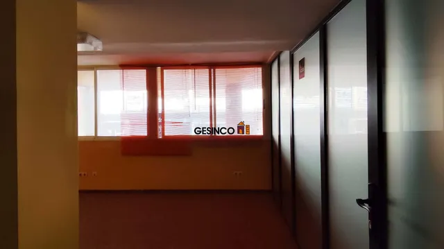 LOCAL COMERCIAL EN PLANTA ENTRESUELO EN VENTA Y ALQUILER — 5