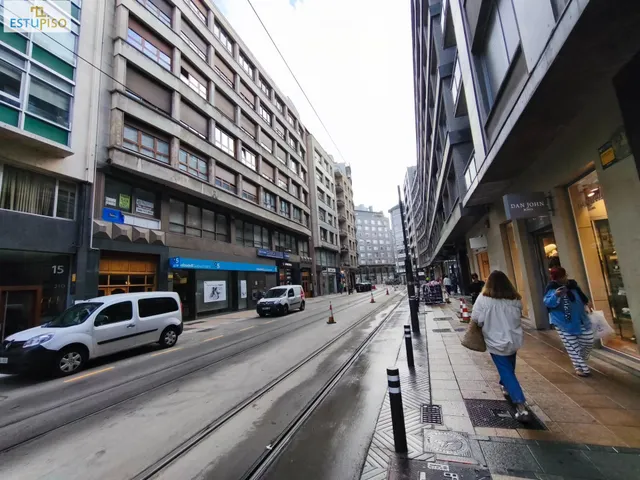 ¡5 habitaciones Y 2 BAÑOS EN PLENO CENTRO! 144 m2 EN CALLE GENERAL ÁLAVA — 17