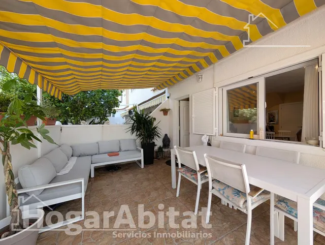¡Cerca del mar! Precioso Adosado reformado en residencial, con solarium, piscina comunitaria y garaje — 8