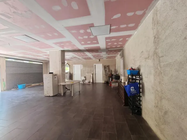 OPORTUNIDAD ÚNICA – Local comercial de 140 m2 en zona de alt - foto 5