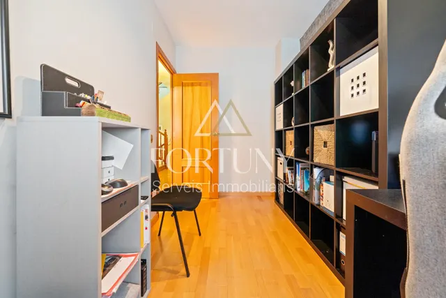 Casa adosada en venta en Passatge de Montbrió del Camp, Reus. — 28