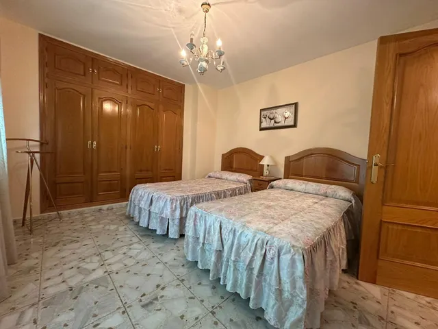 Casa en Toreno con Terreno: Amplia Propiedad de 3 habitaciones — 11