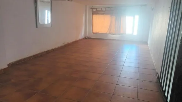 ESTUPENDO LOCAL COMERCIAL EN VENTA EN EL CENTRO DE SABINILLA - foto 2