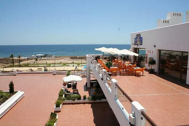 Amplio apartamento de 3 dormitorios a 600 metros de la playa y servicios — 29