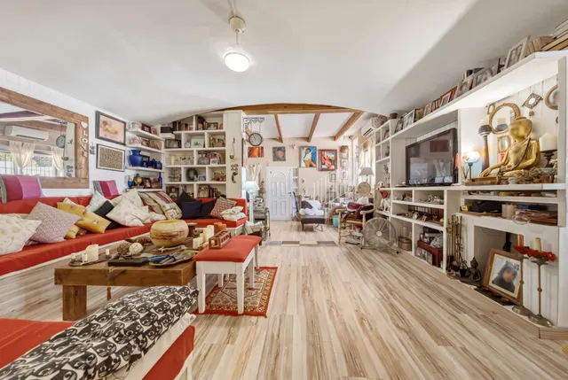 Casa con piscina y gran privacidad en parcela de 1.000 m2 — 15
