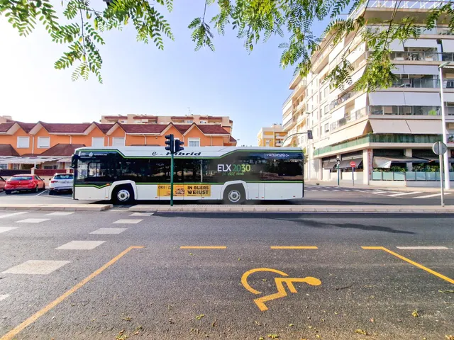 ALQUILER LOCAL COMERCIAL EN LA MEJOR UBICACIÓN DE ALTABIX NUEVO, CON 32m FACHADA Y 9 PERSIANAS A LA CALLE!!! — 28