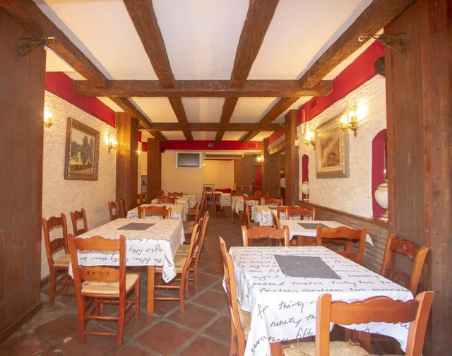 Local restaurante Marbella con terraza 100m2 frente al mar — 12