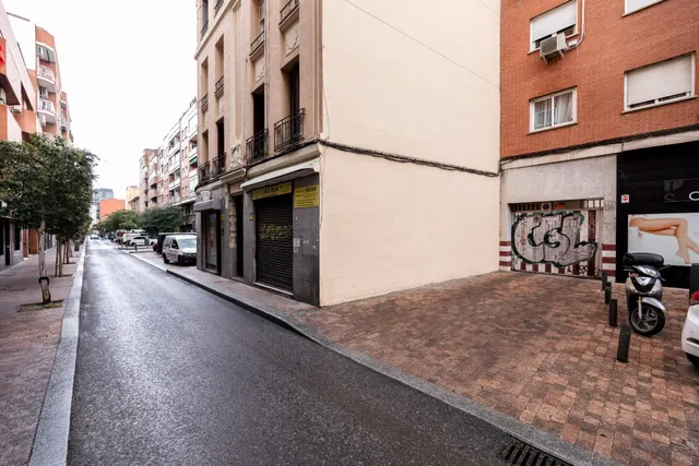 Plaza de garaje de 12m2 en venta en la muy demandada para estacionamiento calle de Hernani — 14