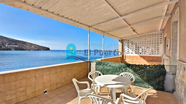 ¡VIVE FRENTE AL MEDITERRÁNEO! PROPIEDAD ÚNICA FORMADA POR 2 