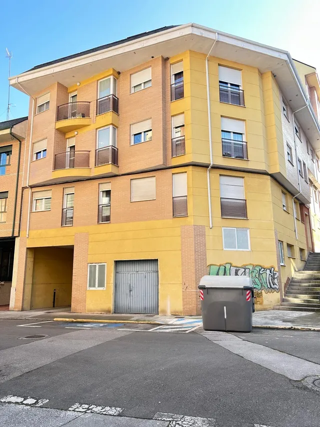 SE VENDE PLAZA DE PARKING