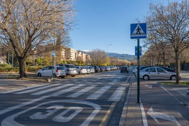 Local comercial de 200 m2 cerca del estadio Los Carmenes, magnifica oportunidad de inversion — 30