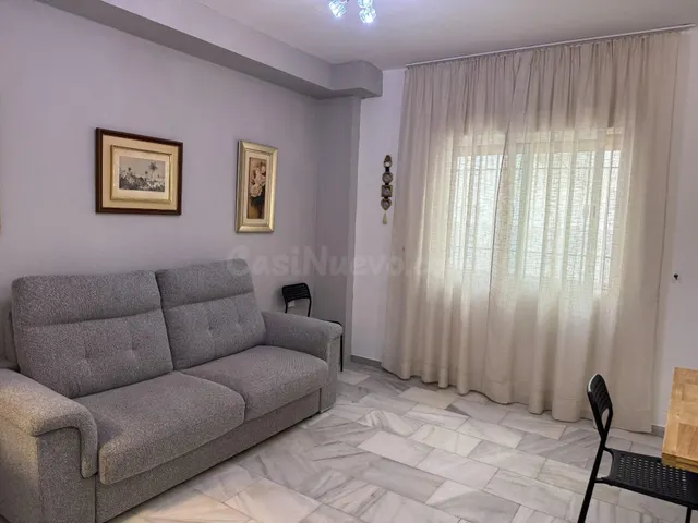 Se alquila piso por temporada en zona Capuchinos con aparcam - foto 3