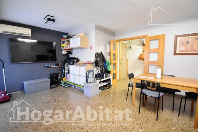 ¡CENTRO DE GANDIA! MUY AMPLIO Y SEMIREFORMADO CON BALCÓN Y A