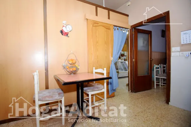 MAGNIFICA CASA CON TERRAZA Y LOCAL COMERCIAL EN EL CENTRO — 35