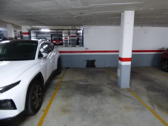 PARKING PARA COCHE ZONA HOSPITAL — 2