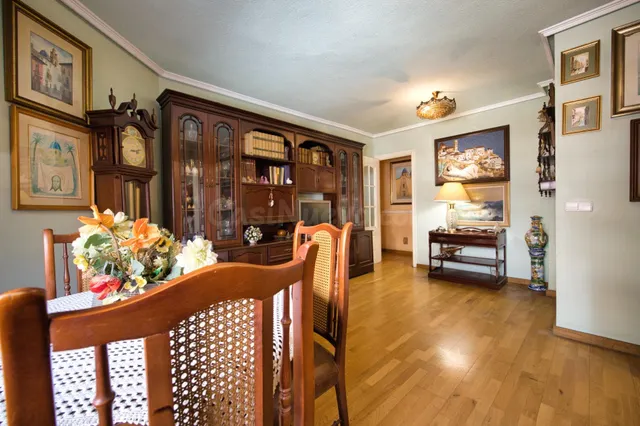 VIVIENDA AMPLIA CON BALCÓN Y GARAJE OPCIONAL EN EL CENTRO DE - foto 2