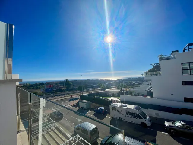 Chalet adosado de lujo con garaje privado y vistas al mar en Guardamar Hills — 24