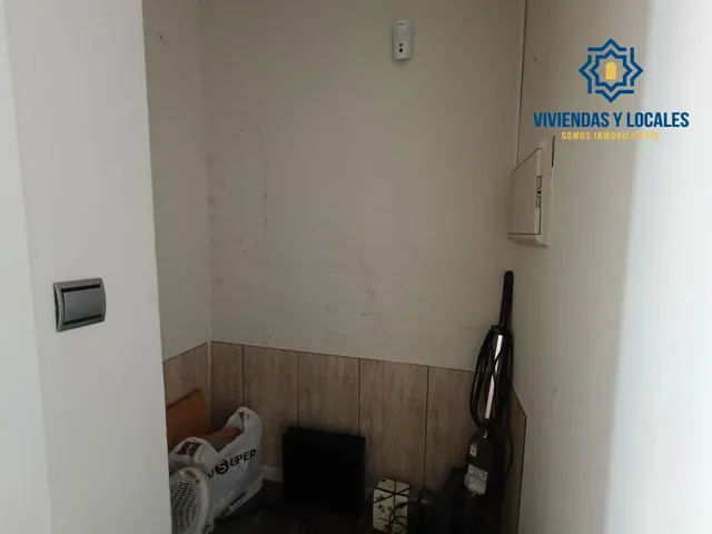 Disponible local a un paso de calle Alhóndiga — 12
