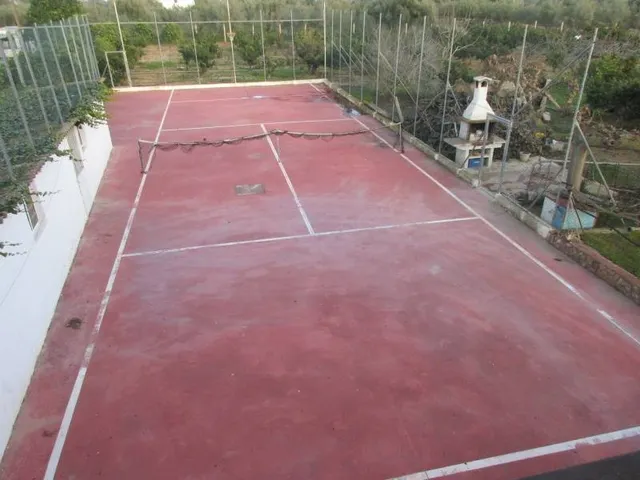 Chalet en venta de dos plantas, con piscina y tres almacenes. — 13