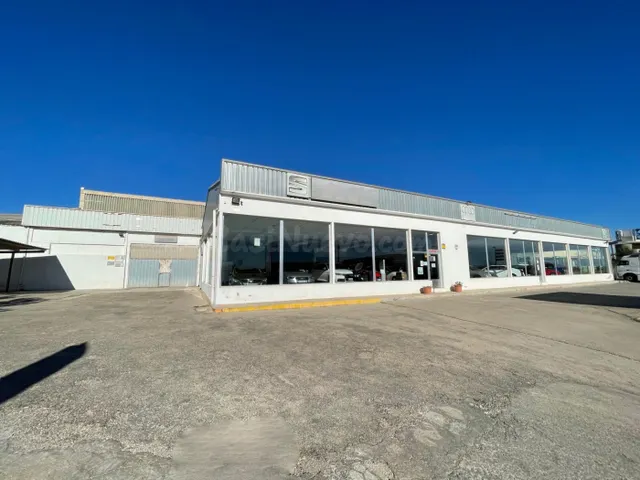 NAVES DE 1758.15 M2 EN DOS ALTURAS, PLANTA BAJA DE 1519,38 M - foto 3