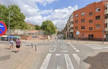 Se vende Piso OKUPADO en Rúa Doctor Aymerich Gilaberto 2 Ter